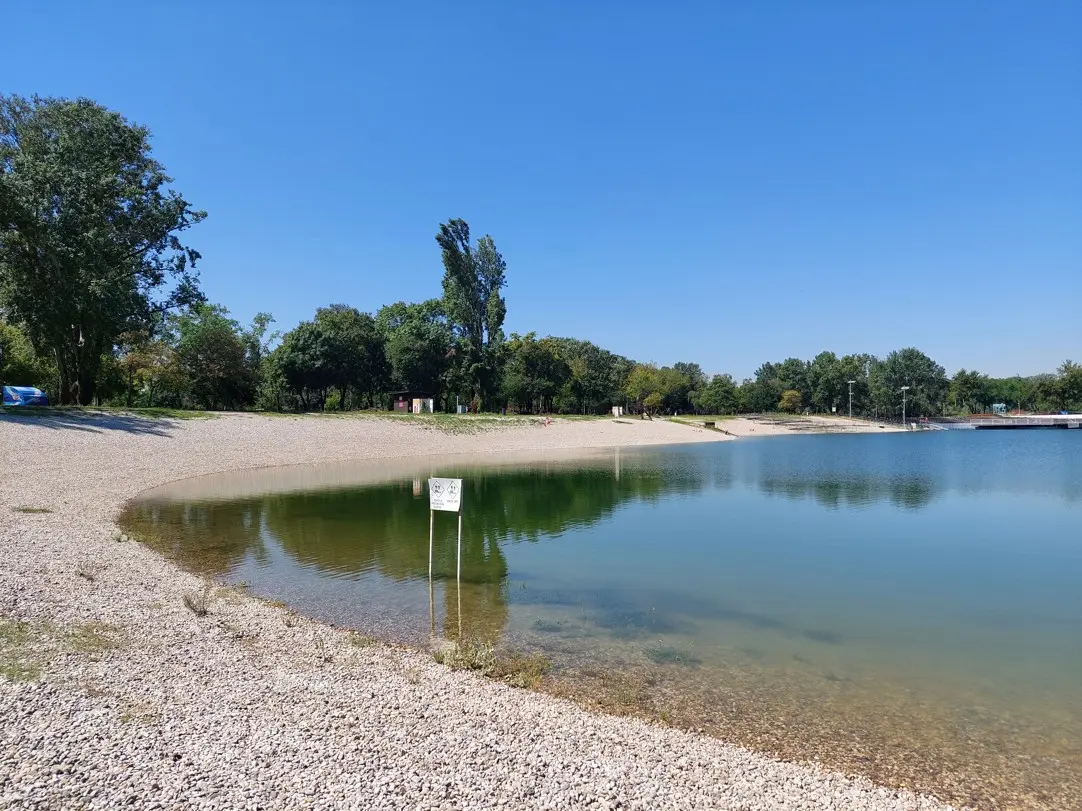 Plažna zona jezera Bundek