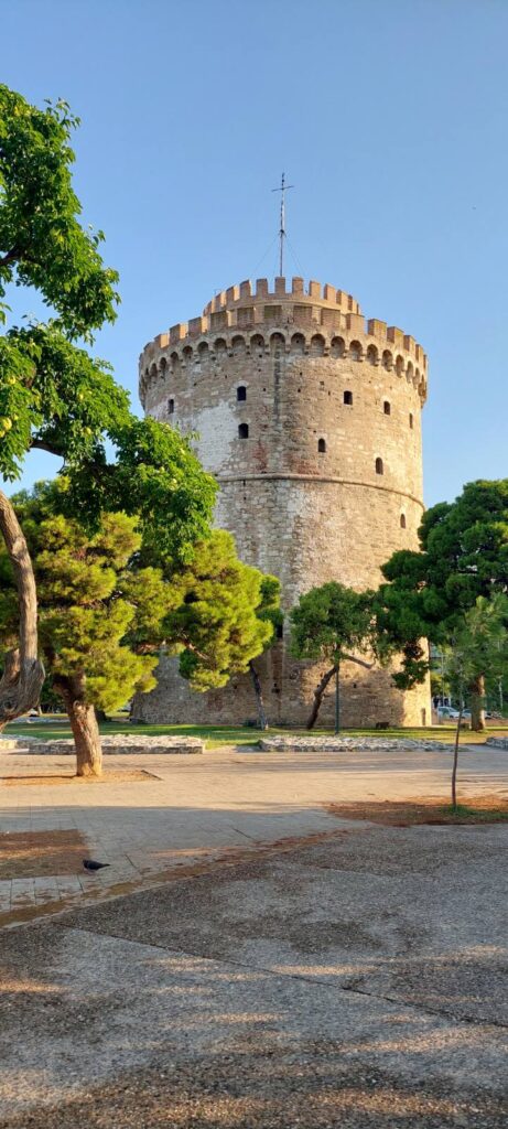 Бялата кула в Солун при хубаво време